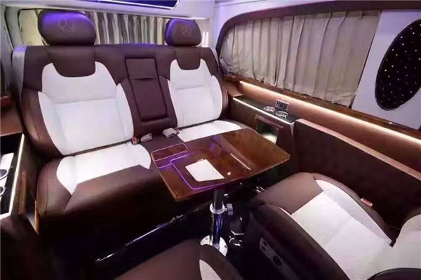 陜西西安商務(wù)車內(nèi)飾改裝/杰歌之奔馳威霆內(nèi)飾效果賞析