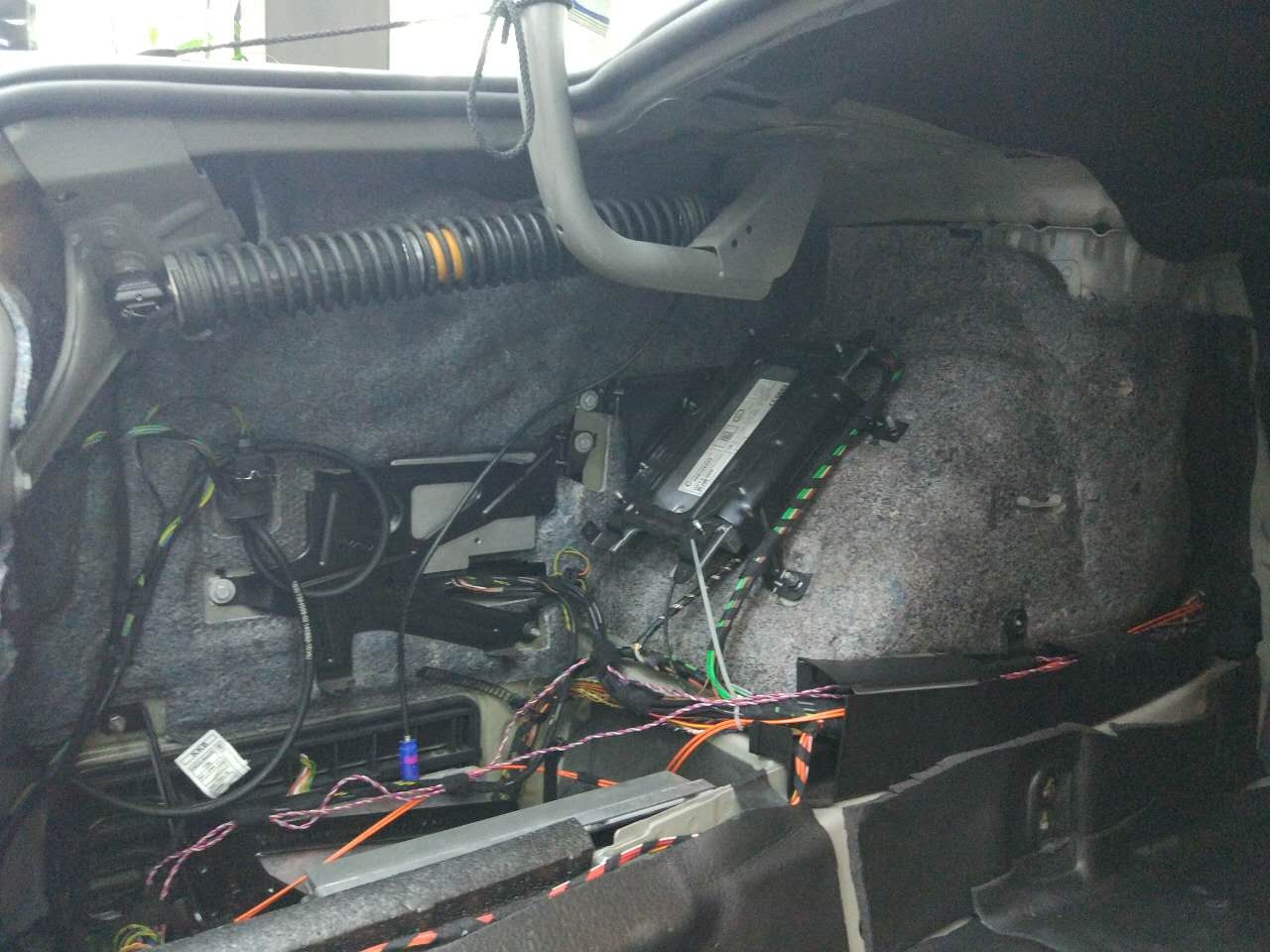 原來隔音是這樣做的！潮南汽車進口隔音寶馬740輪轂、底盤、尾箱歐洲賽倫科特隔音、四門大白鯊隔音
