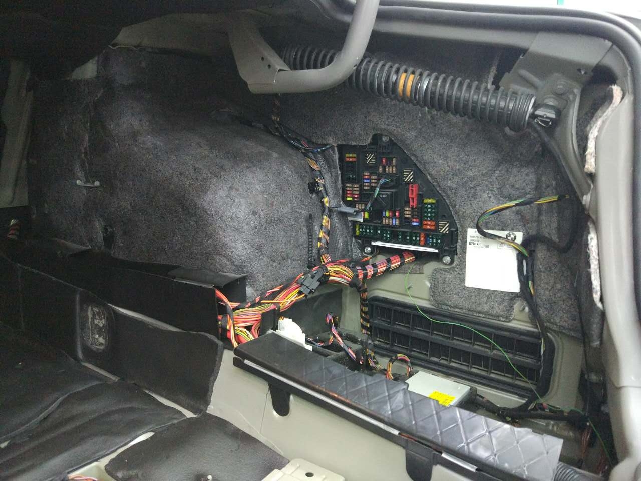 原來隔音是這樣做的！潮南汽車進口隔音寶馬740輪轂、底盤、尾箱歐洲賽倫科特隔音、四門大白鯊隔音