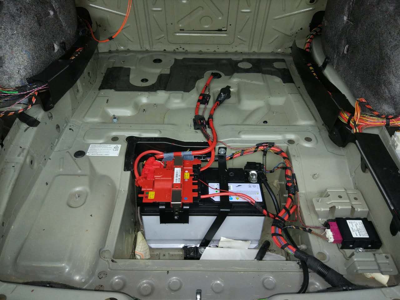 原來隔音是這樣做的！潮南汽車進口隔音寶馬740輪轂、底盤、尾箱歐洲賽倫科特隔音、四門大白鯊隔音