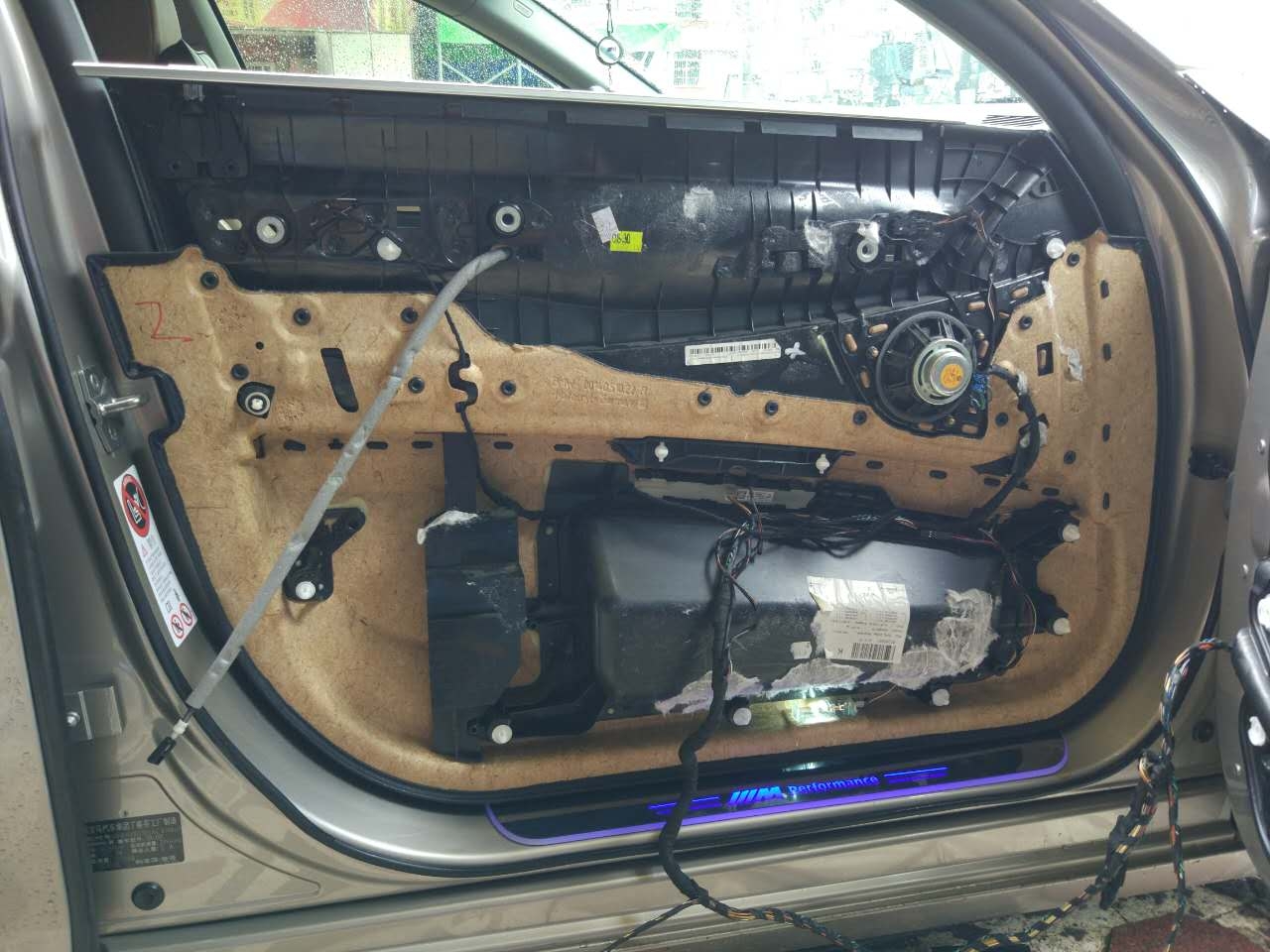 原來隔音是這樣做的！潮南汽車進口隔音寶馬740輪轂、底盤、尾箱歐洲賽倫科特隔音、四門大白鯊隔音