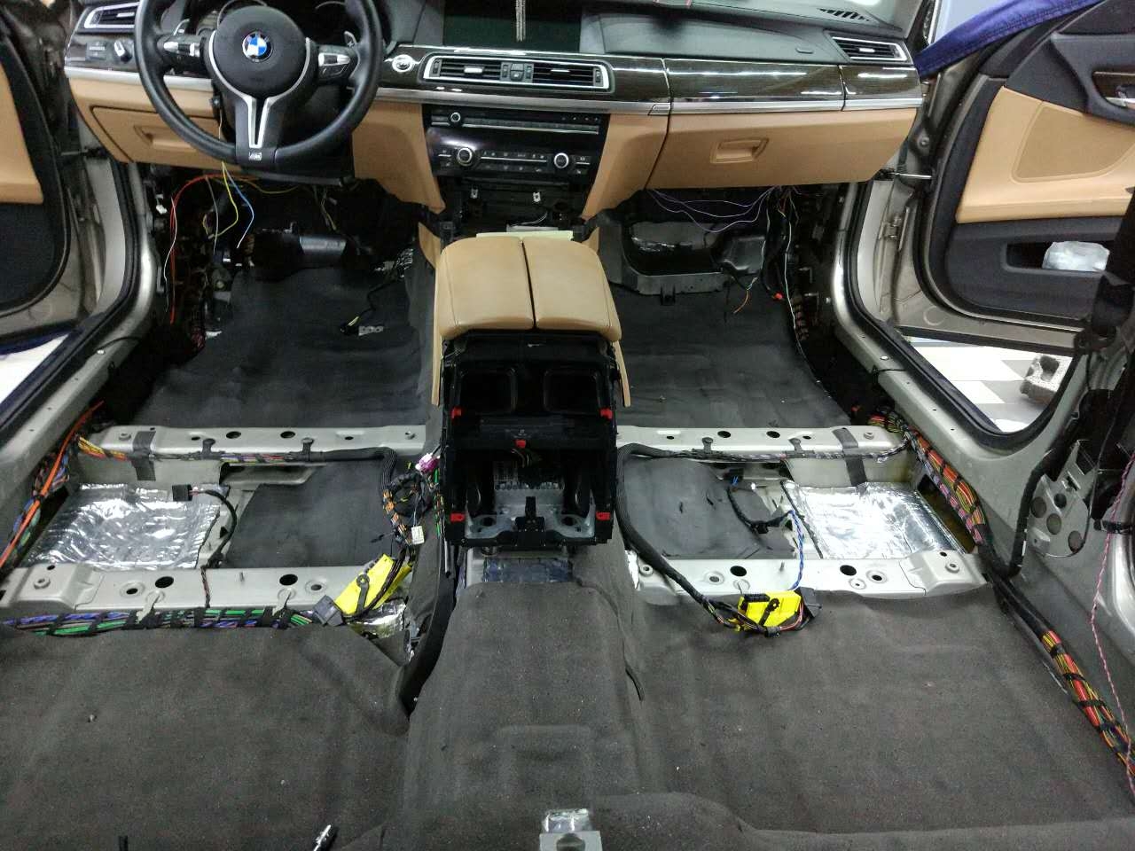 原來隔音是這樣做的！潮南汽車進口隔音寶馬740輪轂、底盤、尾箱歐洲賽倫科特隔音、四門大白鯊隔音