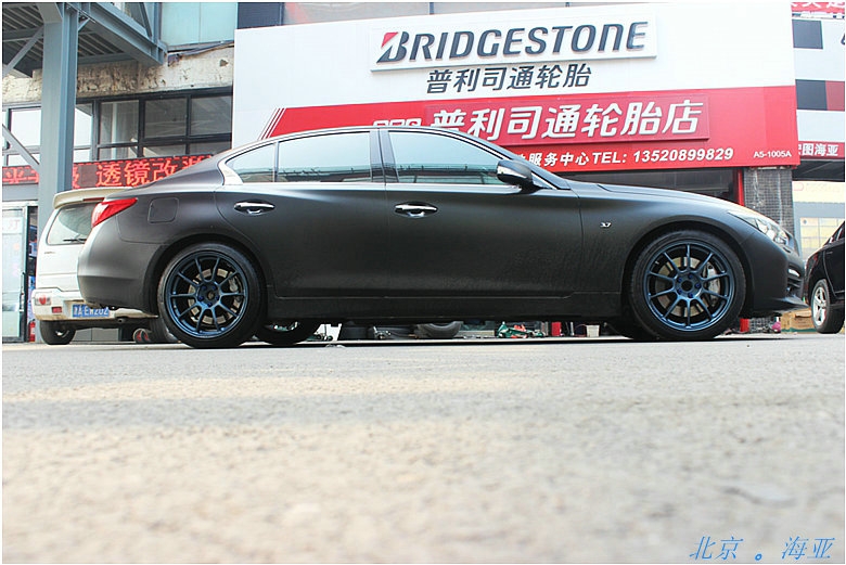 RAYS ZE40陽(yáng)極藍(lán) 和英菲尼迪Q50  磨砂黑的搭配