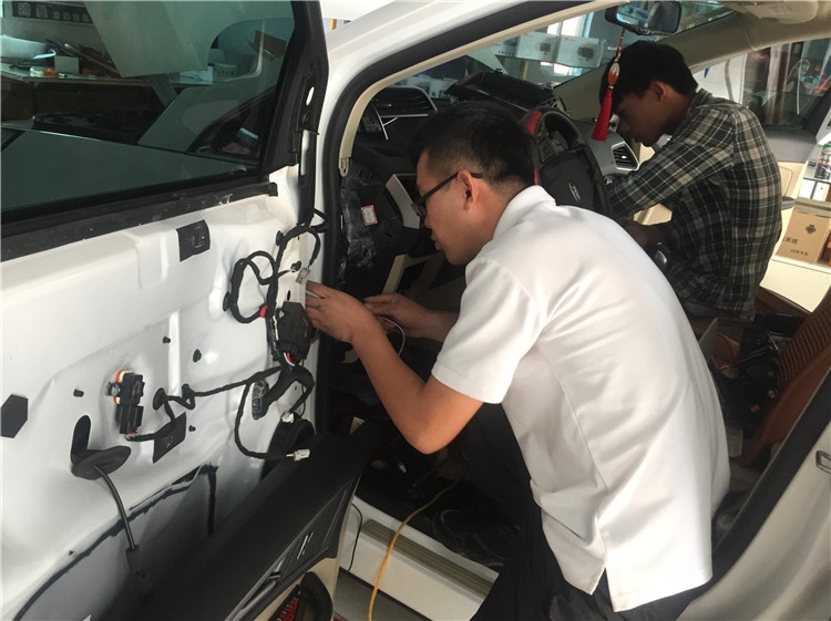 福特銳界全車(chē)加裝360全景泊車(chē)西鞥車(chē)記錄儀 青島銳界360全景記錄儀