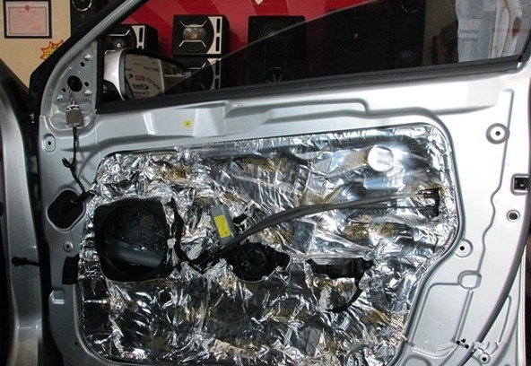 索納塔八代汽車音響升級 門板隔音