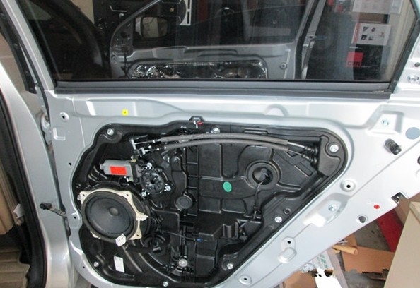 索納塔八代汽車音響升級 門板隔音