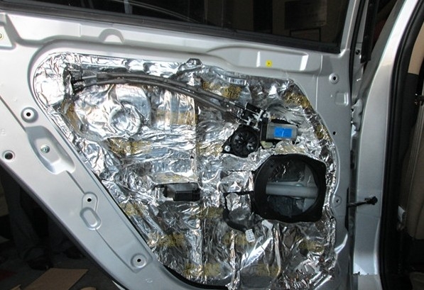 索納塔八代汽車音響升級 門板隔音