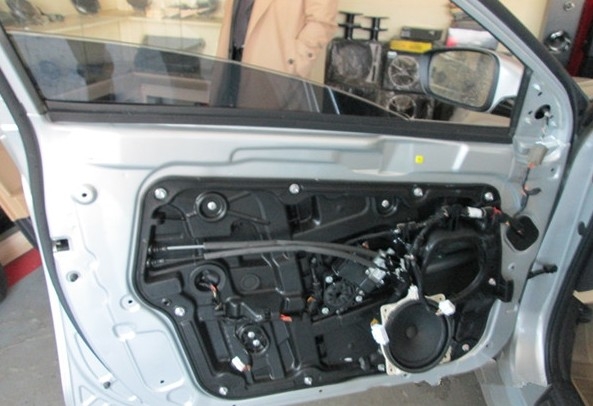 索納塔八代汽車音響升級 門板隔音