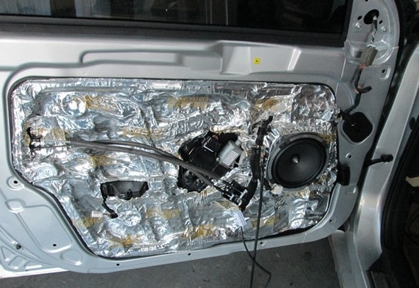 索納塔八代汽車音響升級 門板隔音