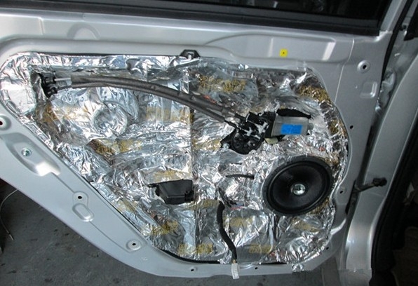 索納塔八代汽車音響升級 門板隔音