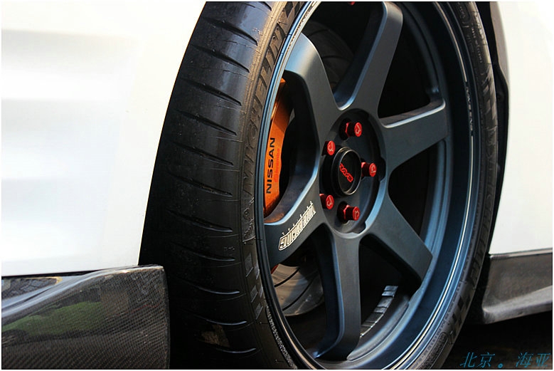日产尼桑GTR 35改装日本RAYS TE37ULTRA 20寸锻造轮毂 米其林CUP2半热熔轮胎