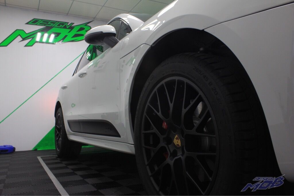 保時(shí)捷MACAN，新車必備頂級(jí)透明保護(hù)膜（深圳廣州佛山車身改色貼膜）