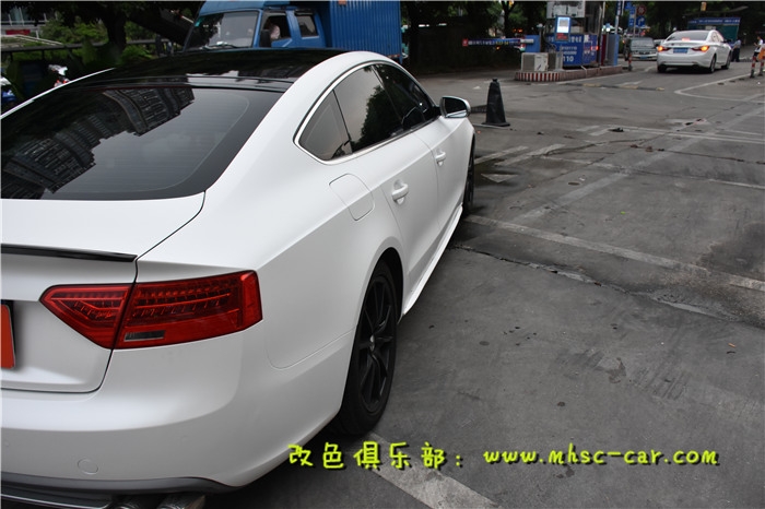 奧迪A5全車貼膜改顏色施工陶瓷白