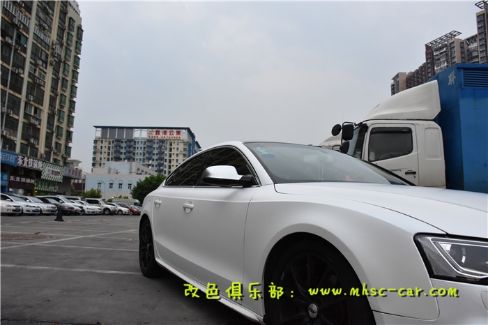 奧迪A5全車貼膜改顏色施工陶瓷白