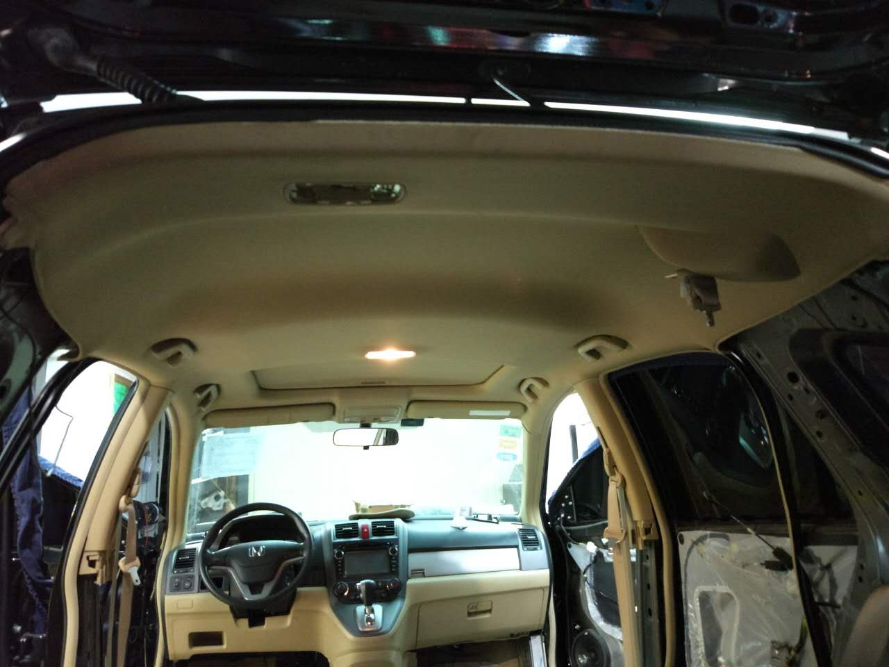 所做的一切只為了靜靜！汕頭汽車隔音車韻CRV全車隔音賽倫科特和大白鯊?fù)昝澜Y(jié)合