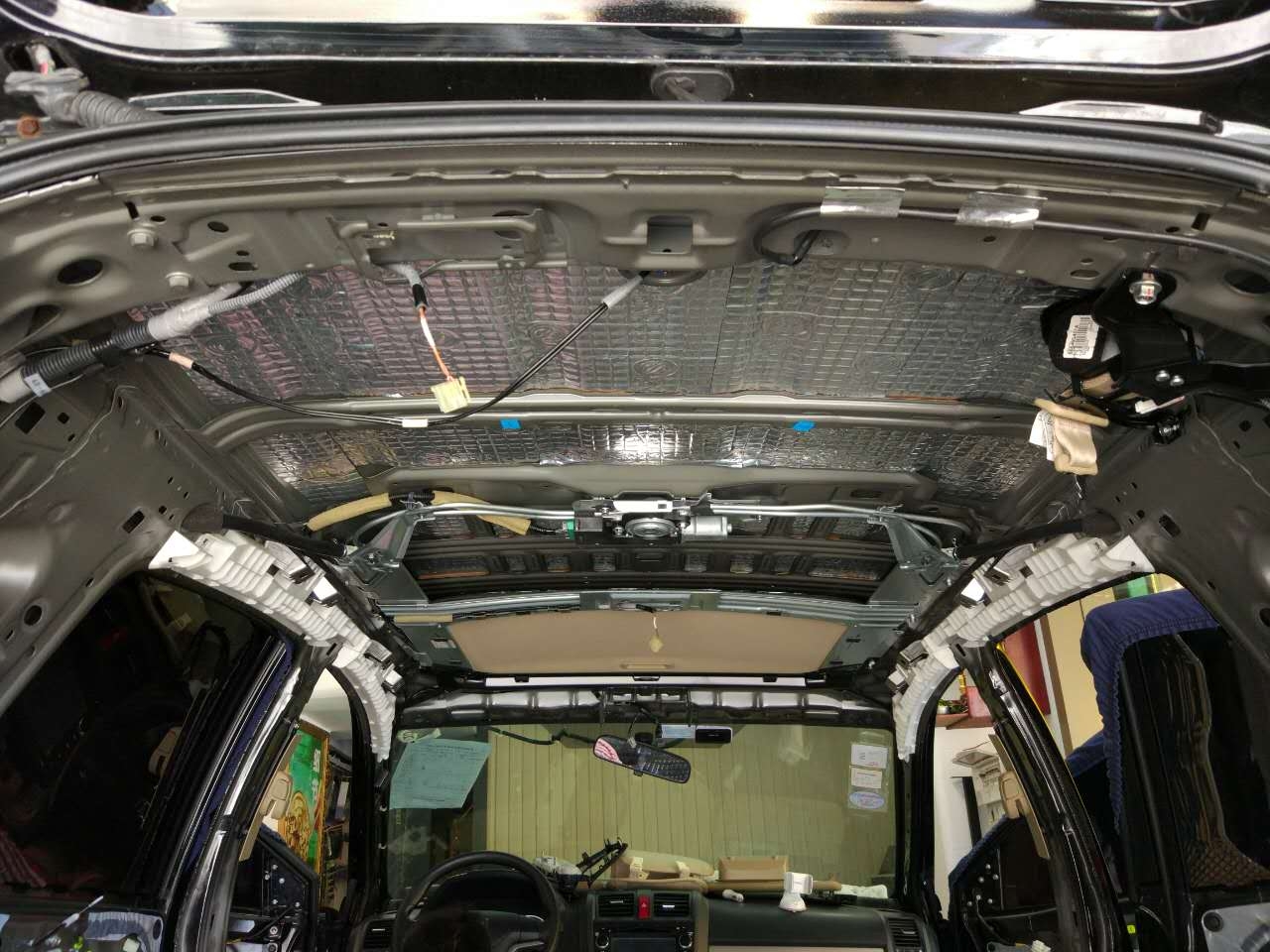 所做的一切只為了靜靜！汕頭汽車隔音車韻CRV全車隔音賽倫科特和大白鯊?fù)昝澜Y(jié)合