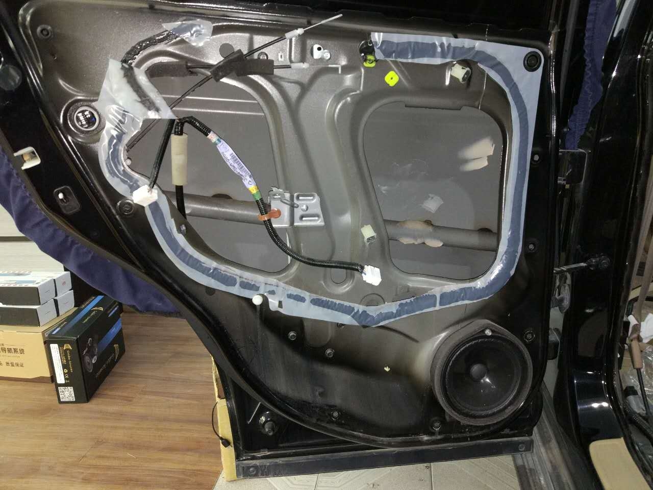 所做的一切只為了靜靜！汕頭汽車隔音車韻CRV全車隔音賽倫科特和大白鯊?fù)昝澜Y(jié)合