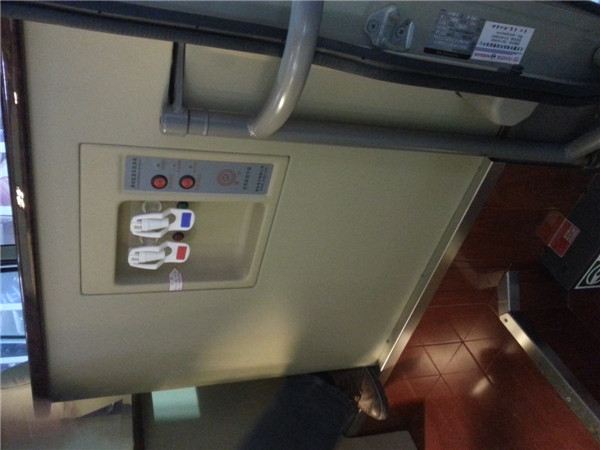 陜西西安商務車內(nèi)飾改裝/大巴車接待車改裝/杰歌房車之尼桑－碧蓮   十三座經(jīng)典布局