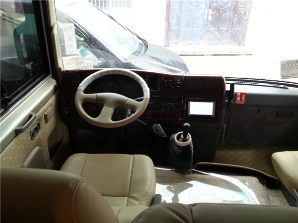 陜西西安商務車內(nèi)飾改裝/大巴車接待車改裝/杰歌房車之尼桑－碧蓮   十三座經(jīng)典布局