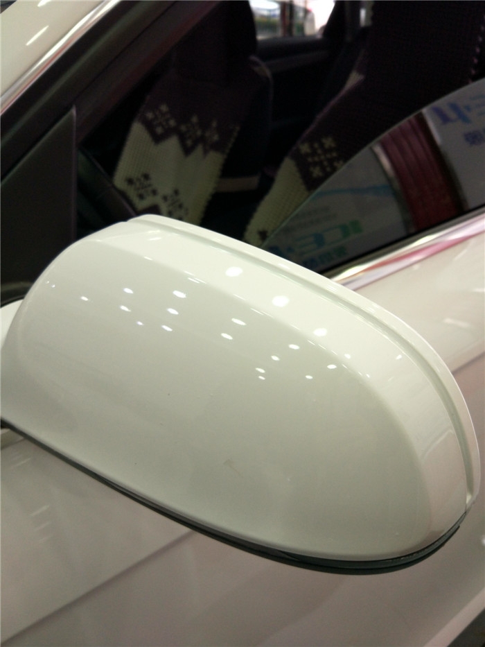白色奧迪A4艾利隱形車衣車漆透明保護(hù)膜+車頂亮光黑施工案例