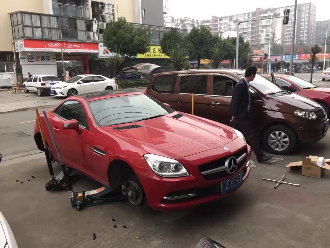 奔馳SLK200 升級18寸AMG輪轂