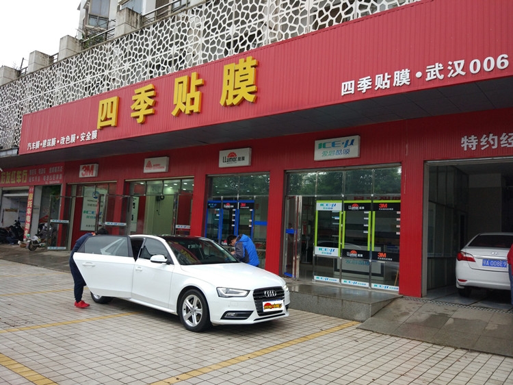 白色奧迪A4艾利隱形車衣車漆透明保護(hù)膜+車頂亮光黑施工案例