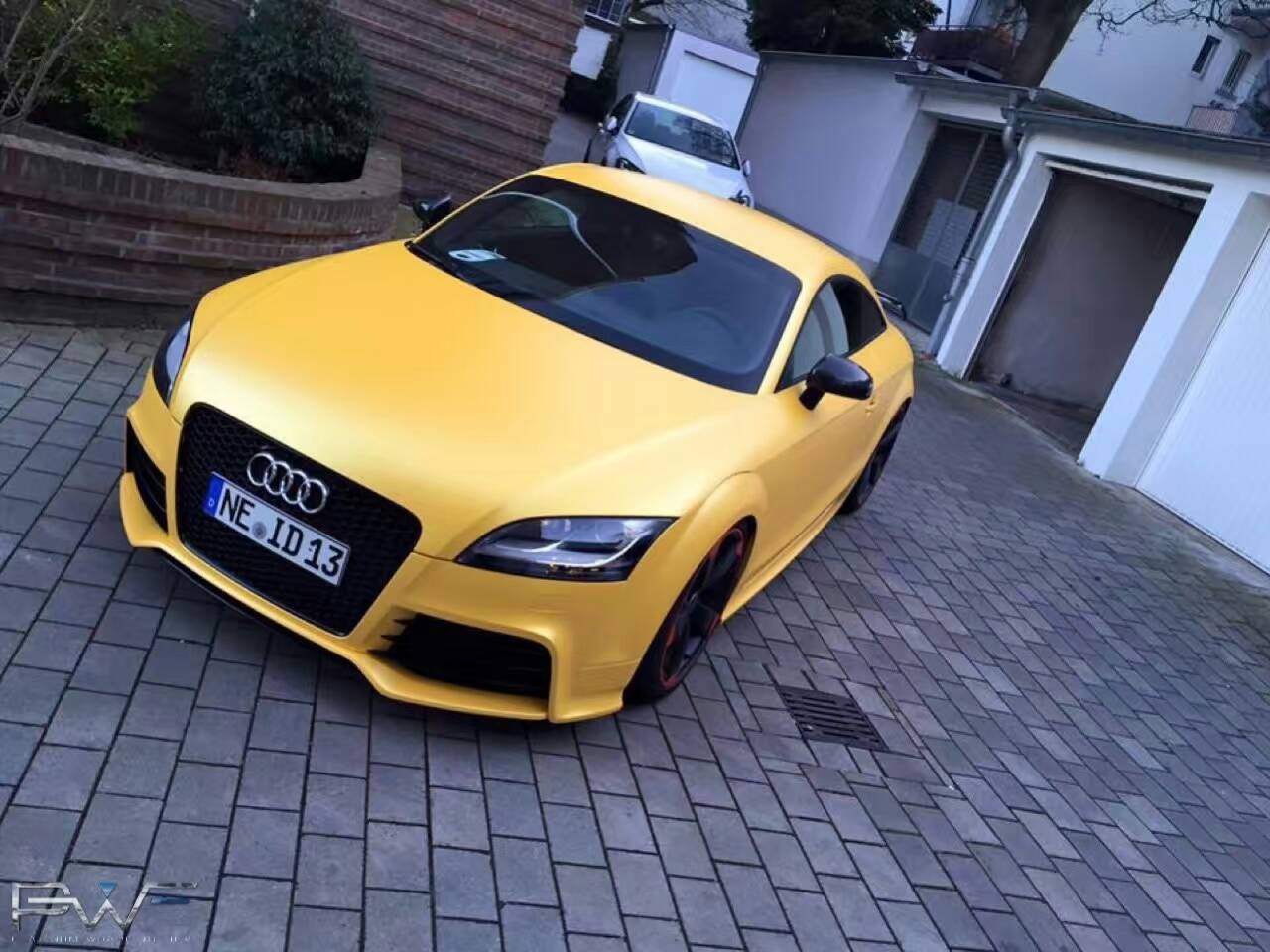 奧迪TT,全車電光金屬黃，很黃很暴力