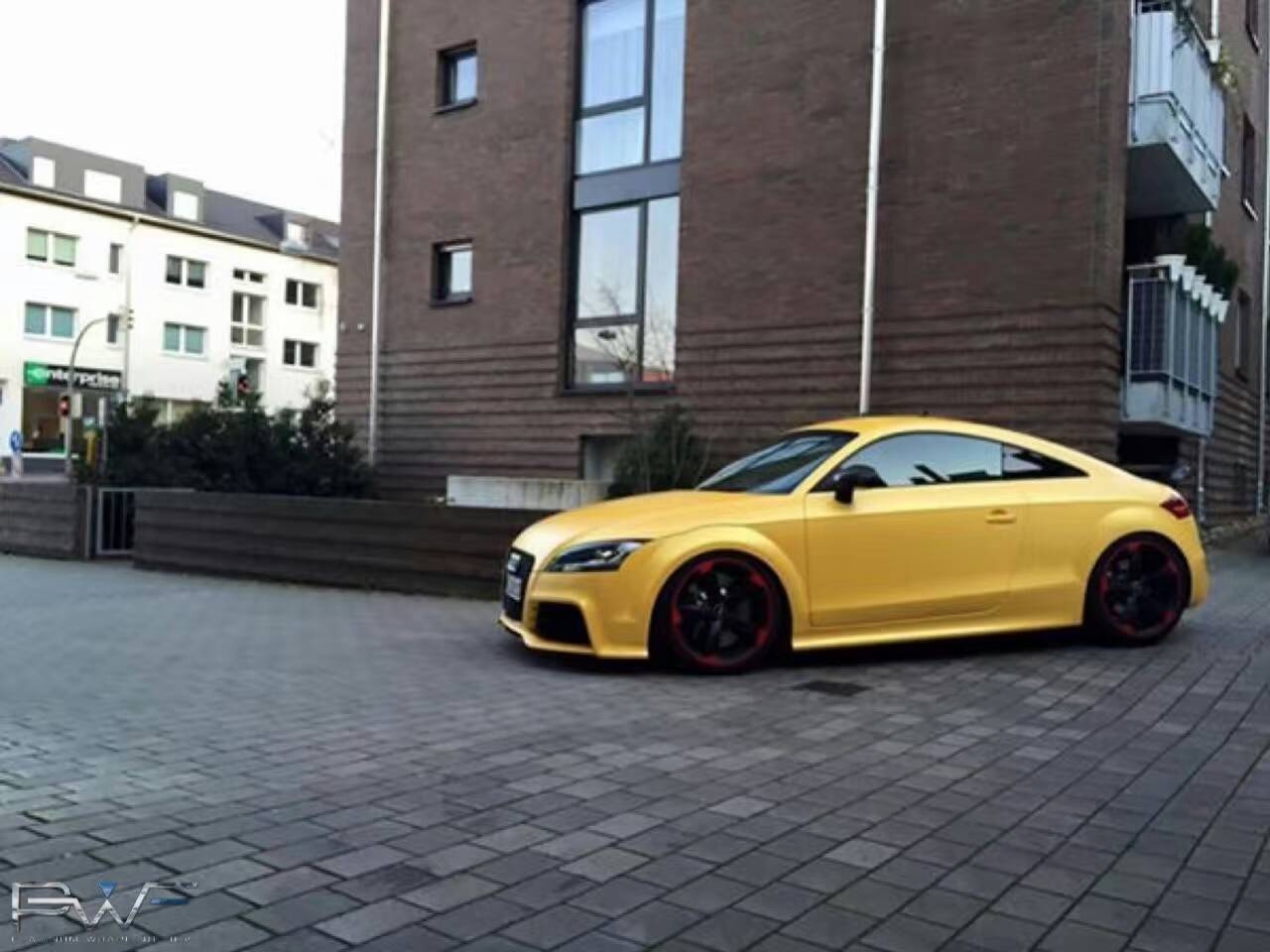 奧迪TT,全車電光金屬黃，很黃很暴力