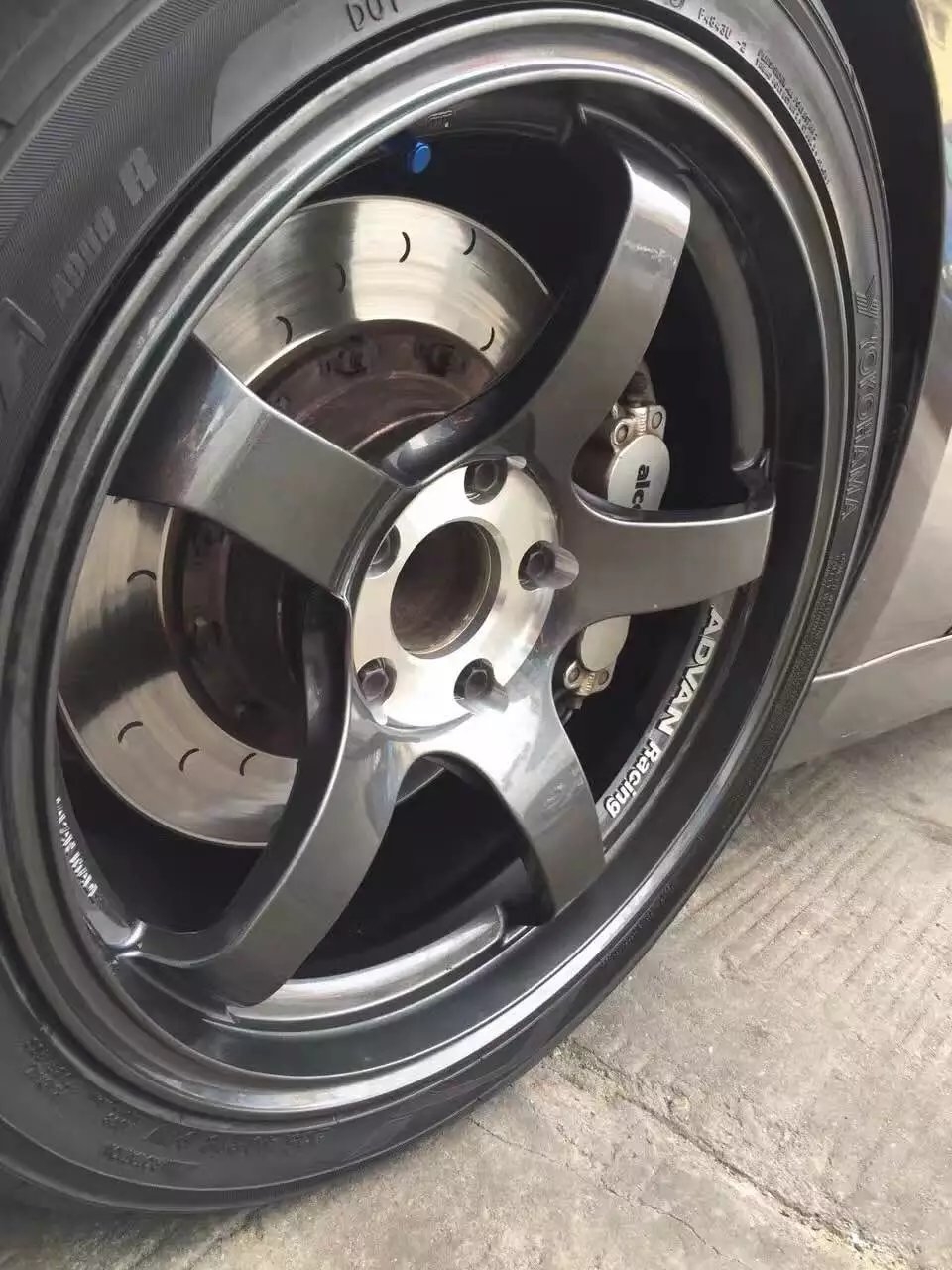 寶馬，上ADVAN  18寸 完工