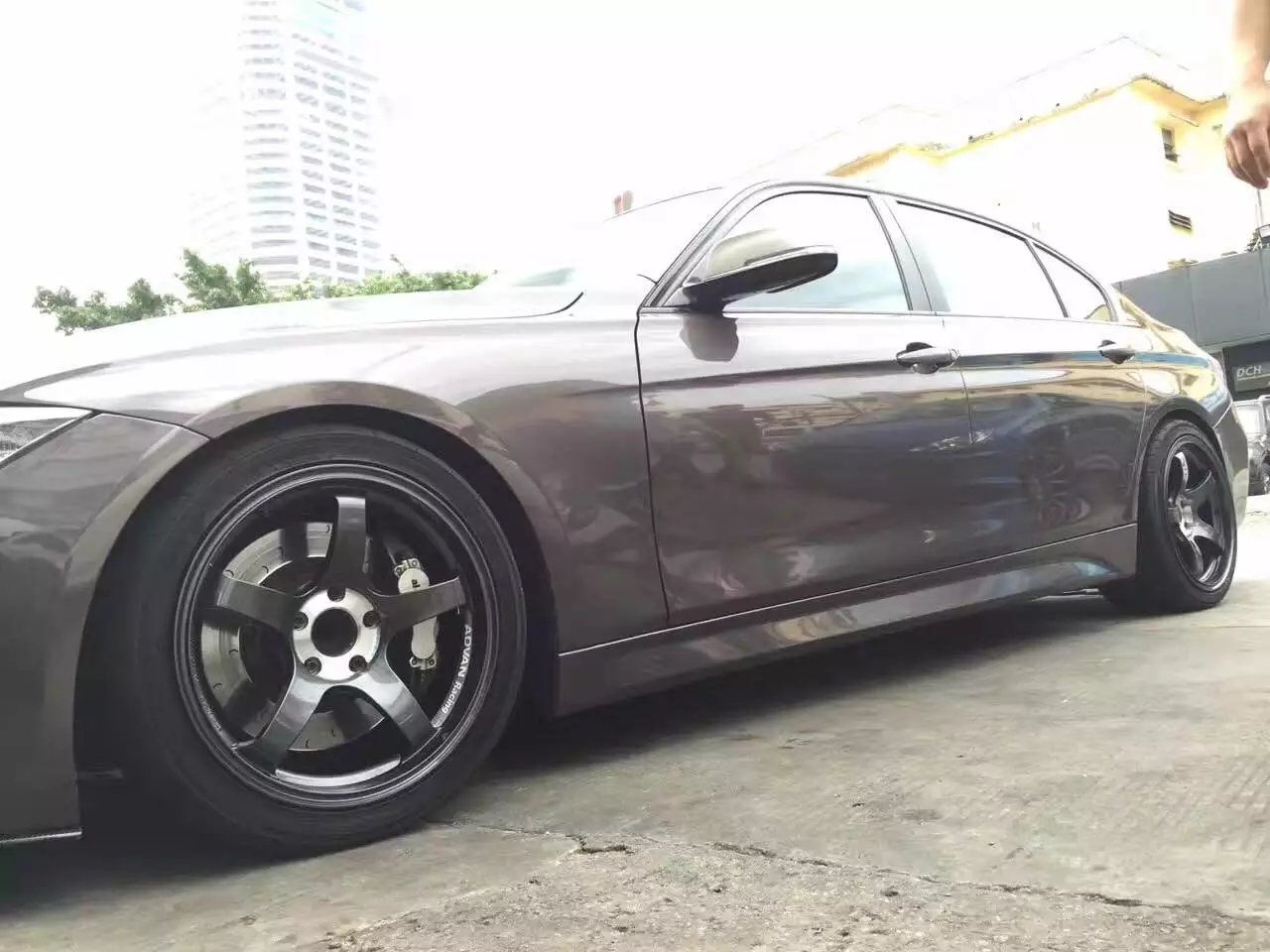 寶馬，上ADVAN  18寸 完工