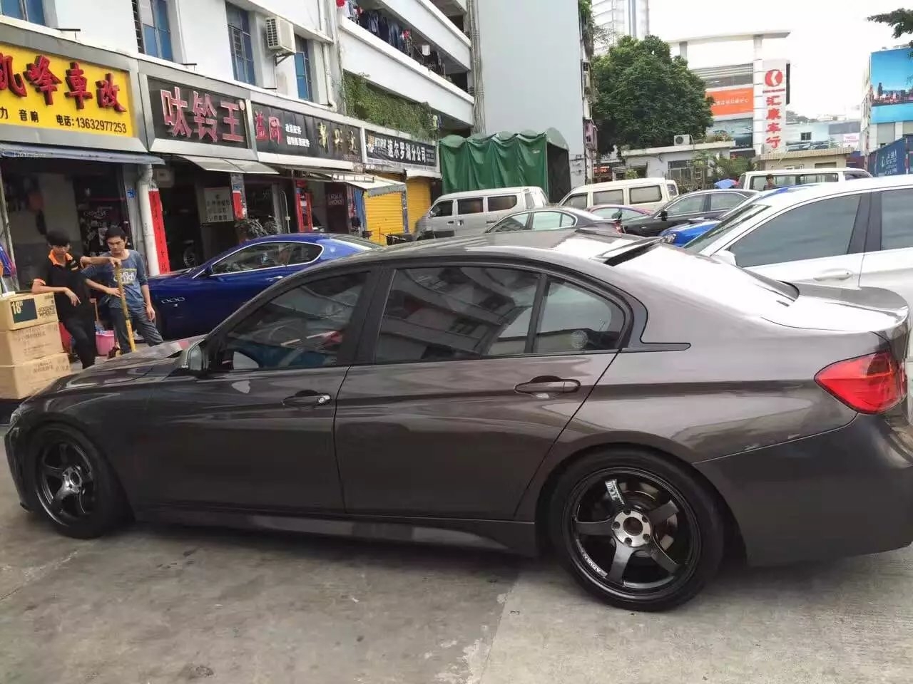 寶馬，上ADVAN  18寸 完工