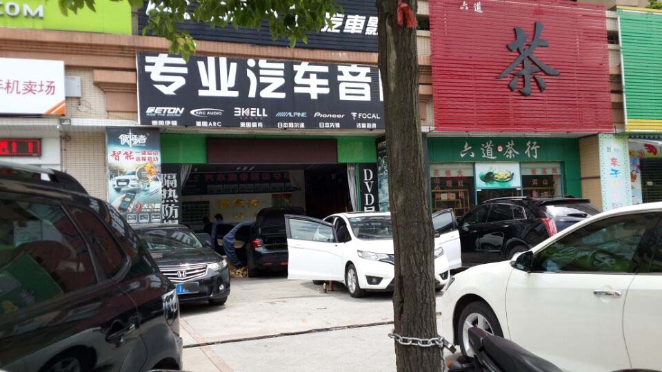 中山億豐行汽車音響改裝.金碧輝煌隨門涌——凱迪拉克SRX汽車音響改裝工藝倒模