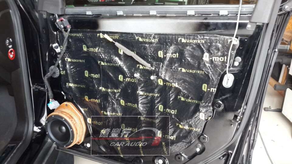 中山億豐行汽車音響改裝.金碧輝煌隨門涌——凱迪拉克SRX汽車音響改裝工藝倒模