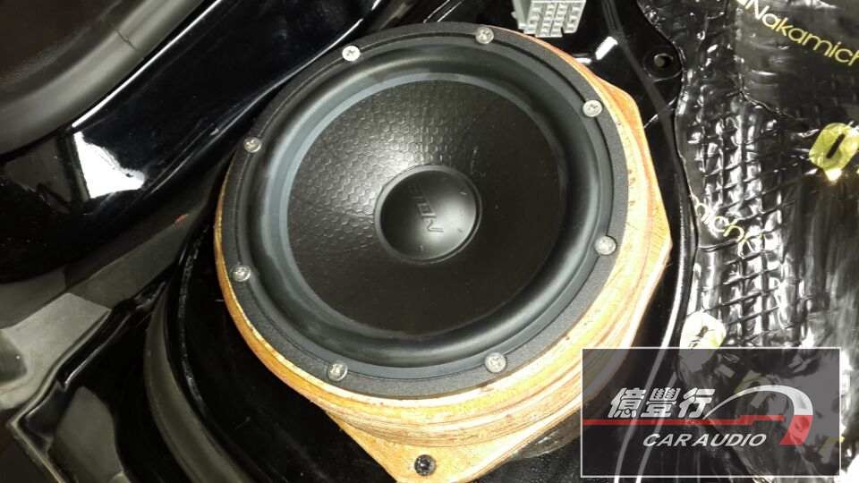 中山億豐行汽車音響改裝.金碧輝煌隨門涌——凱迪拉克SRX汽車音響改裝工藝倒模