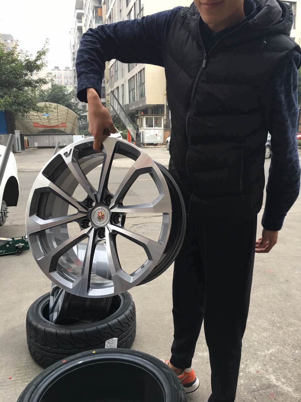 凱迪拉克ATS 原車17寸升級(jí)18寸鍛造V輪轂