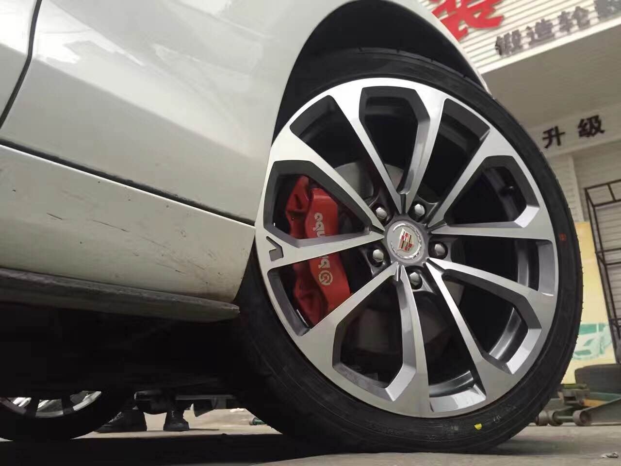 凱迪拉克ATS 原車17寸升級(jí)18寸鍛造V輪轂
