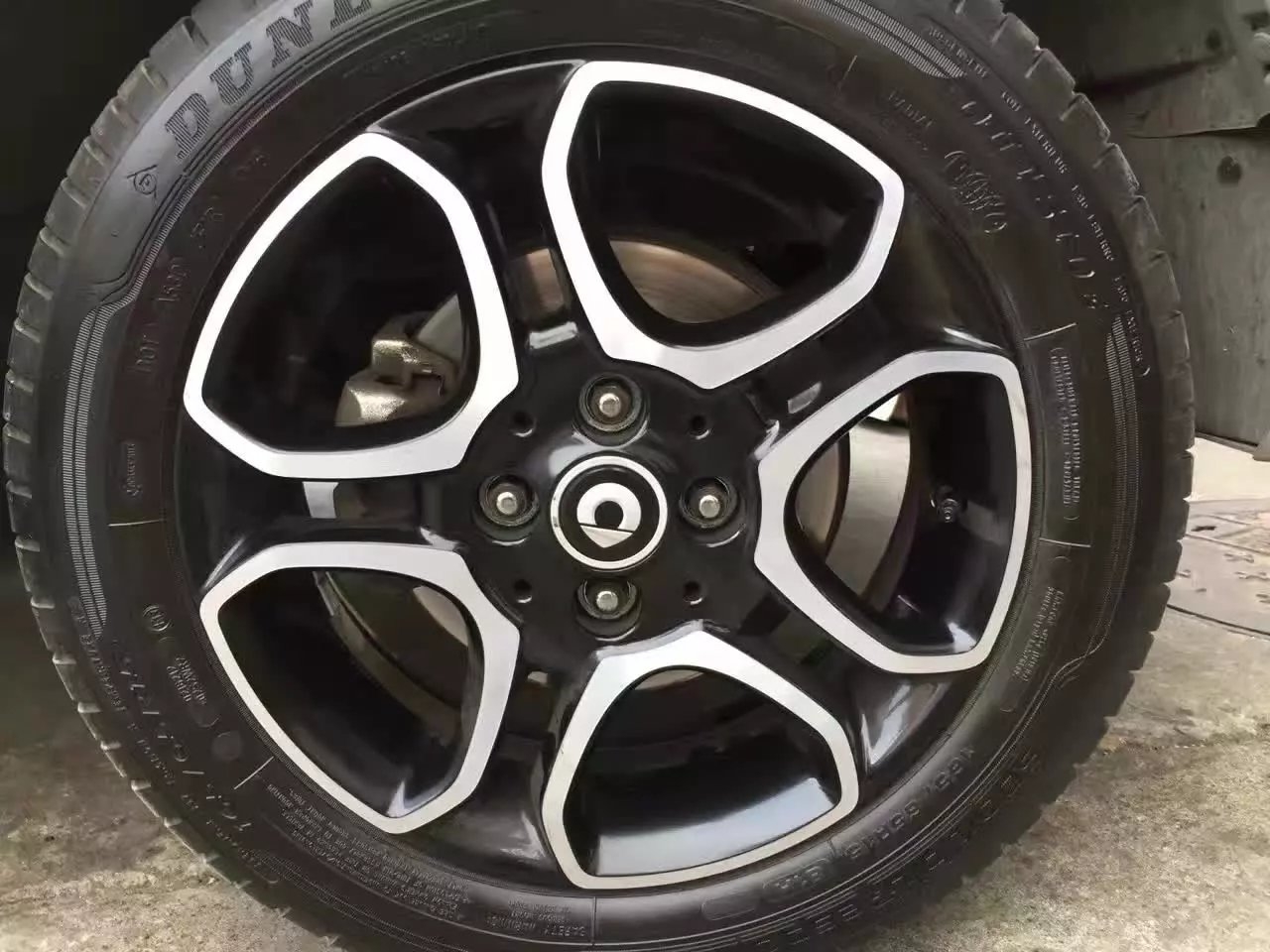 面包車都換輪轂 ， 今晚秋名山見。。無敵小面包 。