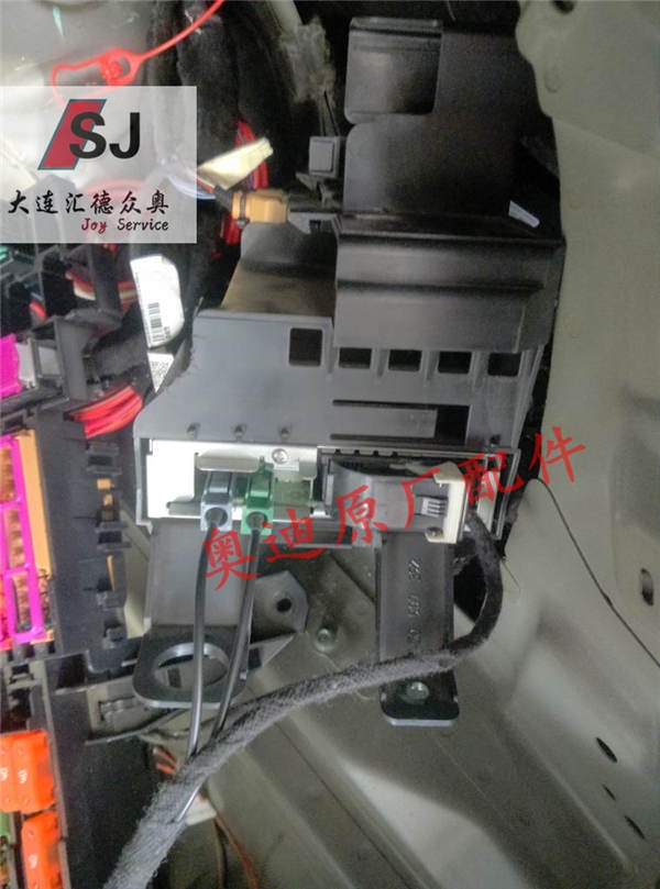 奧迪A6L(C7)升級原廠倒車影像