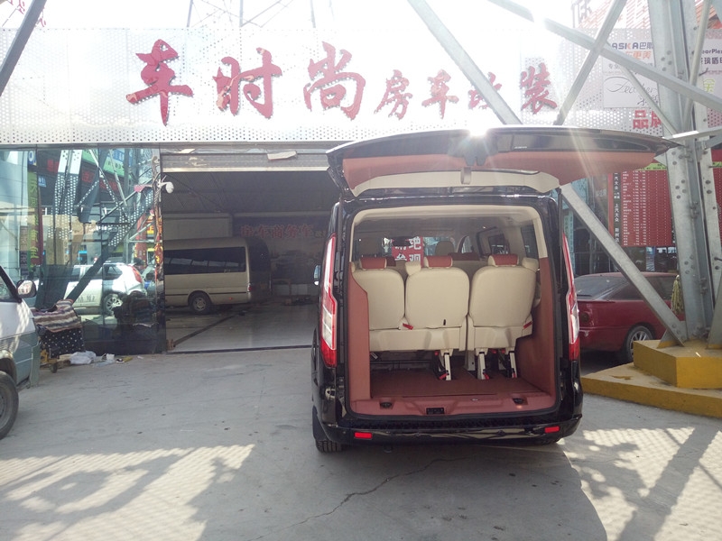 福特全順商務(wù)車內(nèi)飾改裝，鄭州汽車內(nèi)飾定制改裝案例