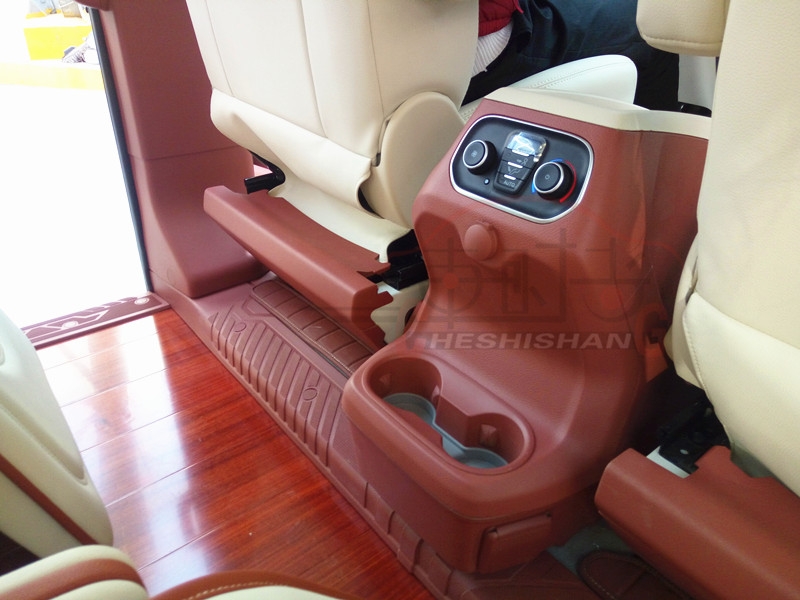 福特全順商務(wù)車內(nèi)飾改裝，鄭州汽車內(nèi)飾定制改裝案例