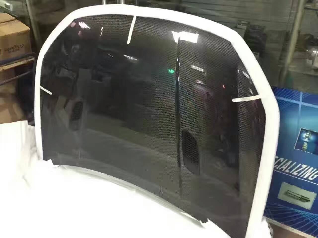 加裝高爾夫六GTI碳纖維套件