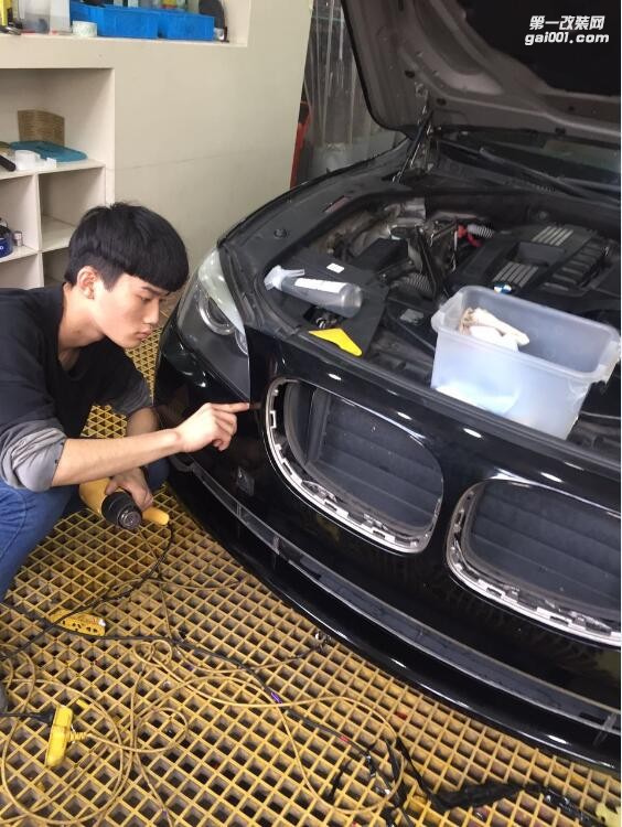 寶馬740全車改色亮光黑