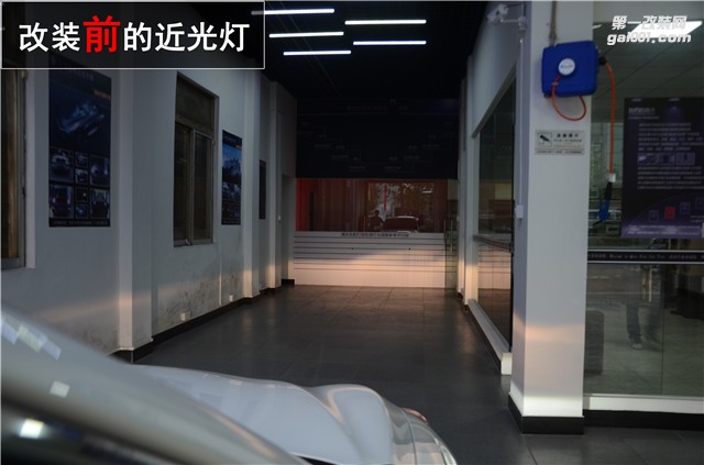 中山英菲尼迪Q50L改裝 海拉五雙光透鏡改裝 飛利浦XV氙氣燈升級(jí)——清風(fēng)車(chē)影燈改