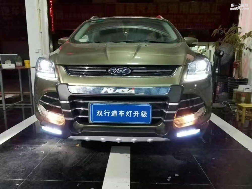 【南寧雙行道車燈】-福特翼虎 白天不懂夜的黑