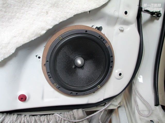 南寧途悅汽車音響改裝－奇瑞E3音響改裝法國勁浪165A1喇叭愛威低音