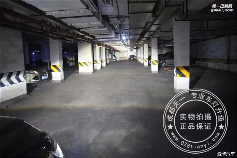 成都路虎發(fā)現(xiàn)4老款改裝新款大燈尾燈成都路虎發(fā)現(xiàn)老款改裝新款