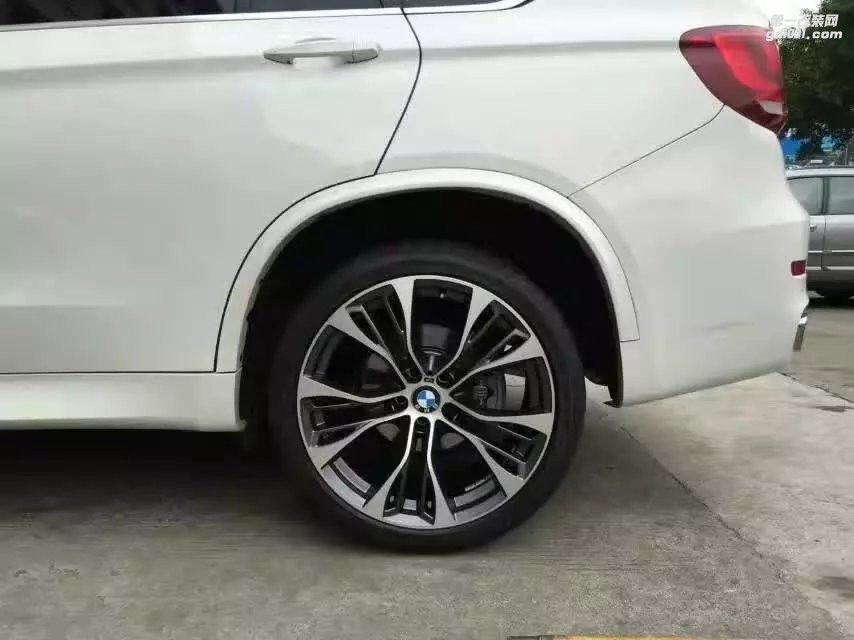 寶馬，換 原裝 21寸 完工！