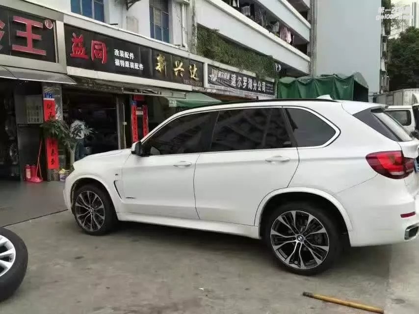 寶馬，換 原裝 21寸 完工！