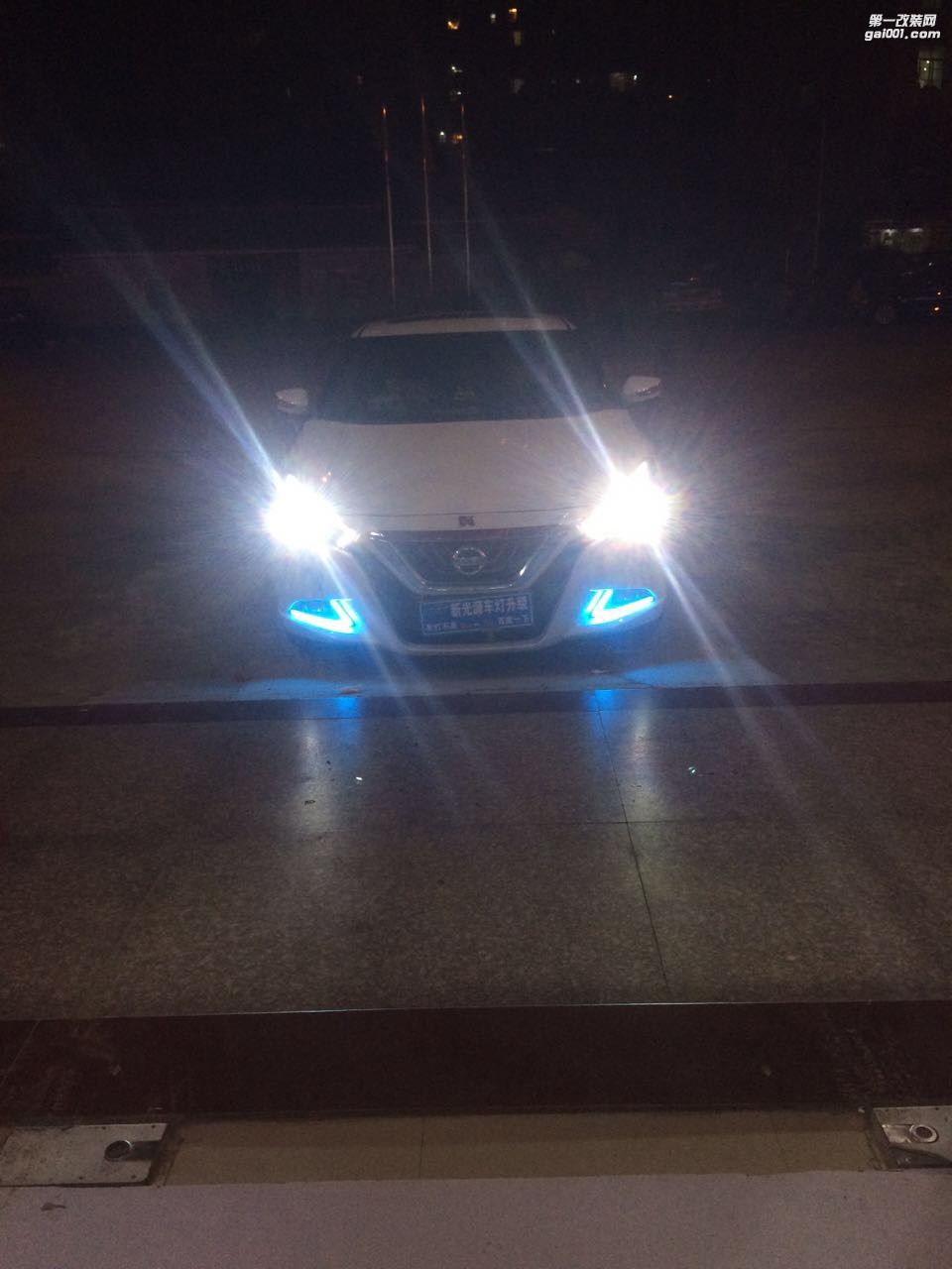 河源車燈改燈河源新光源車燈改裝之藍(lán)鳥加裝3色光導(dǎo)行車燈