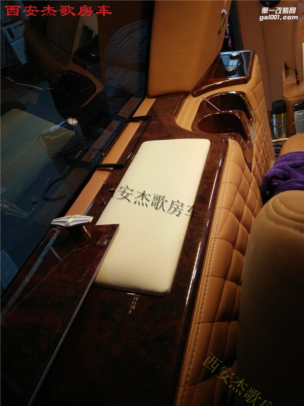 西安商務(wù)車內(nèi)飾改裝/杰歌房車之林肯領(lǐng)航員---總統(tǒng)專用